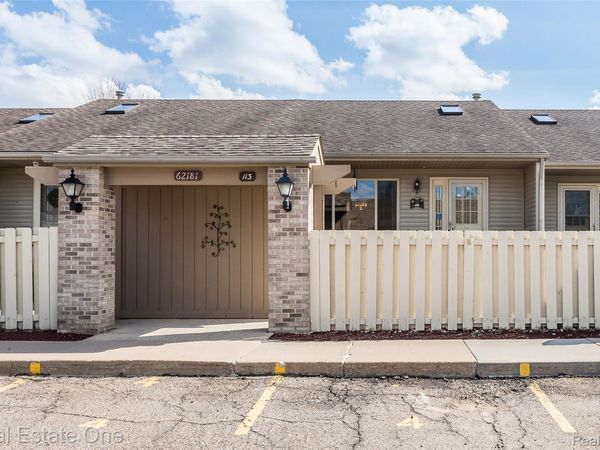 62181 ARLINGTON CIRCLE , Unit 4, South Lyon, Mi 48178
