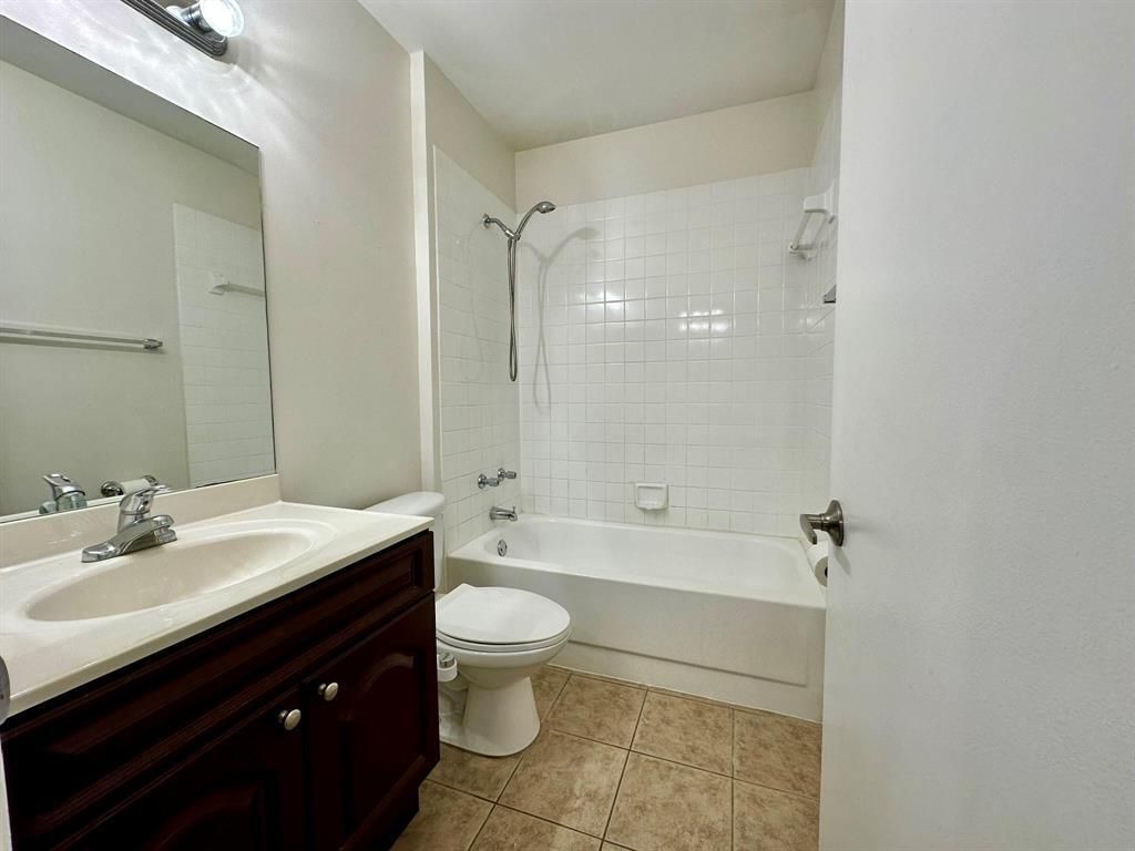 5641 Riverside Drive, Unit 306B1, Coral Springs, FL 33067 Photo