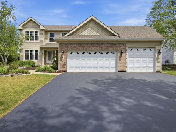 360 Winding Canyon Way , Algonquin, IL 60102