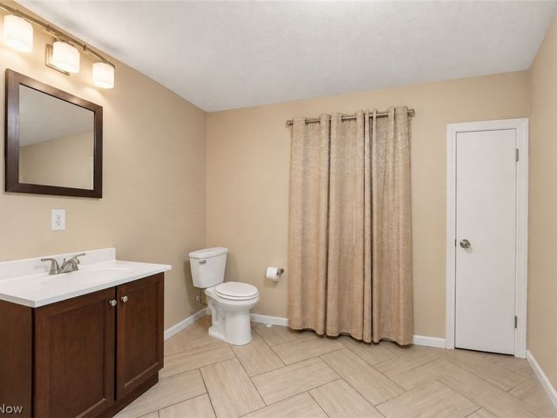 18914 Neff Road, Cleveland, OH 44119 Photo 13