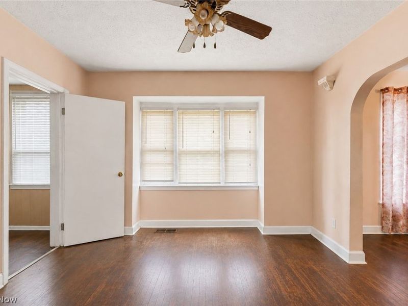 18914 Neff Road, Cleveland, OH 44119 Photo 3