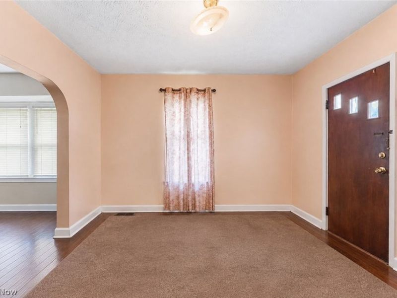 18914 Neff Road, Cleveland, OH 44119 Photo 4
