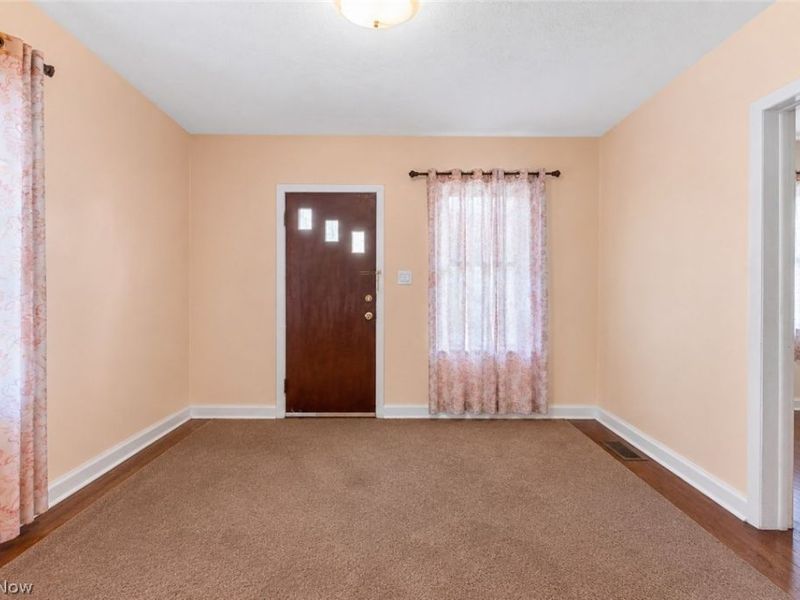 18914 Neff Road, Cleveland, OH 44119 Photo 5
