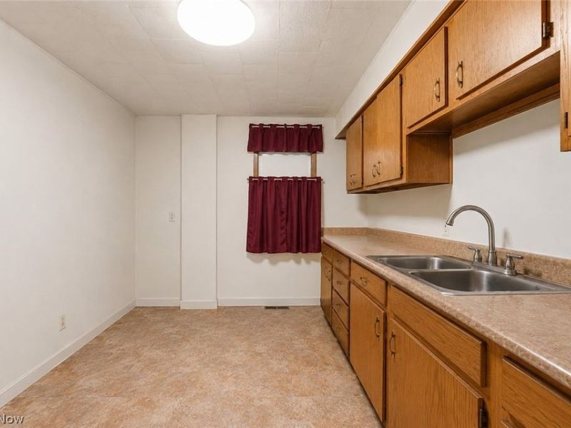 18914 Neff Road, Cleveland, OH 44119 Photo 7