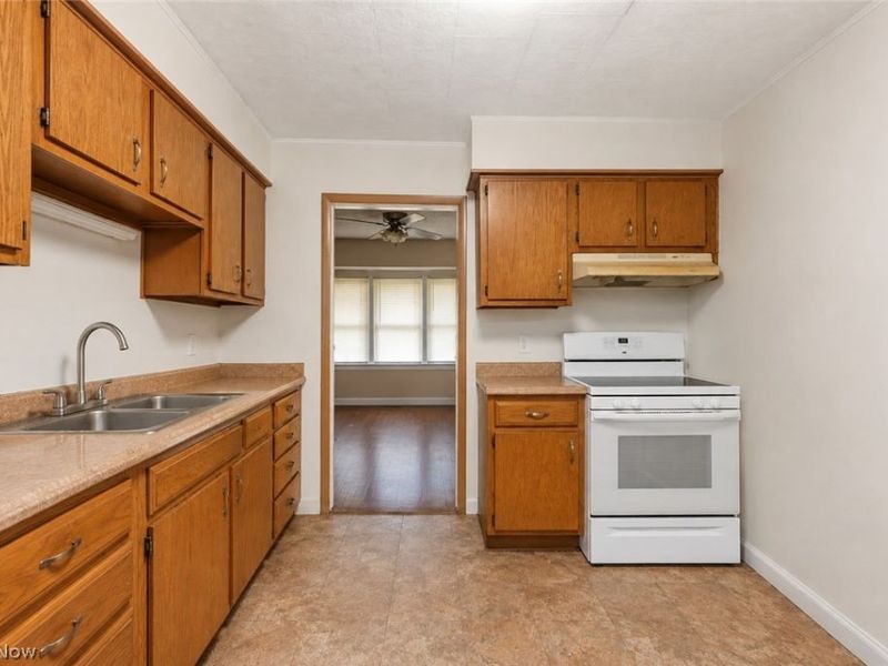 18914 Neff Road, Cleveland, OH 44119 Photo 9
