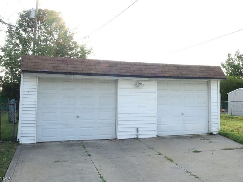 6008 Monica Lane, Garfield Heights, OH 44125 Photo 3