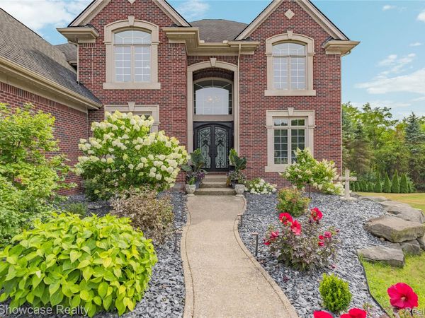 1803 Applebrook Drive, Commerce Township, Mi 48382