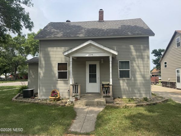 225 4TH AVENUE SW, Watertown, SD 57201