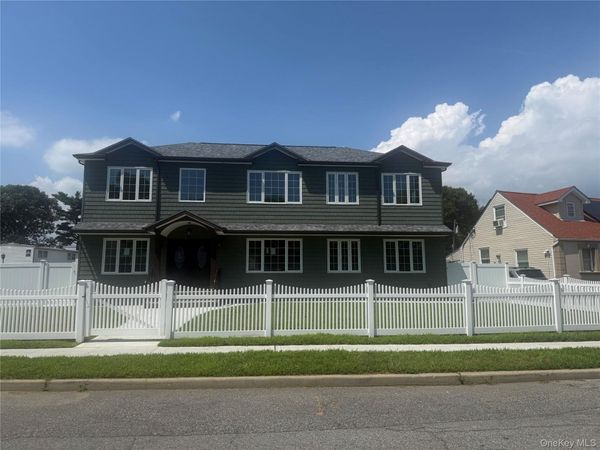 572 Decatur Street, Uniondale, NY 11553