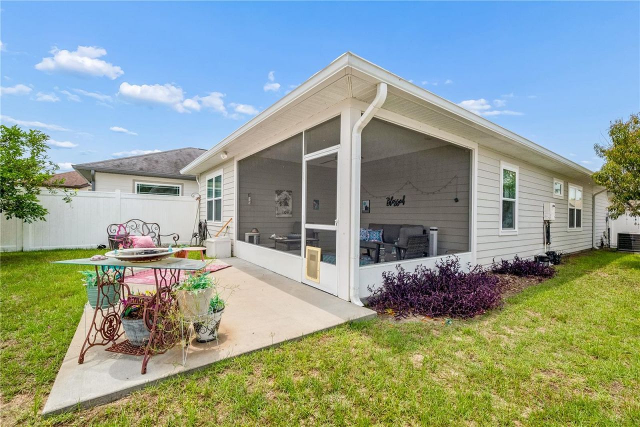 1761 SW 247th Street , Newberry, FL 32669 Photo