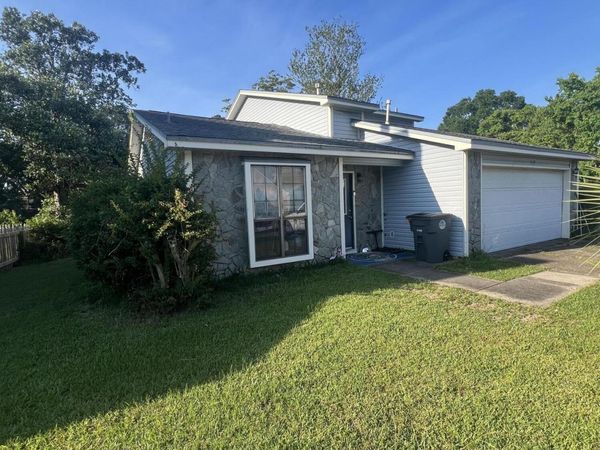 109 Crystal Lake Lane, Valparaiso, FL 32580