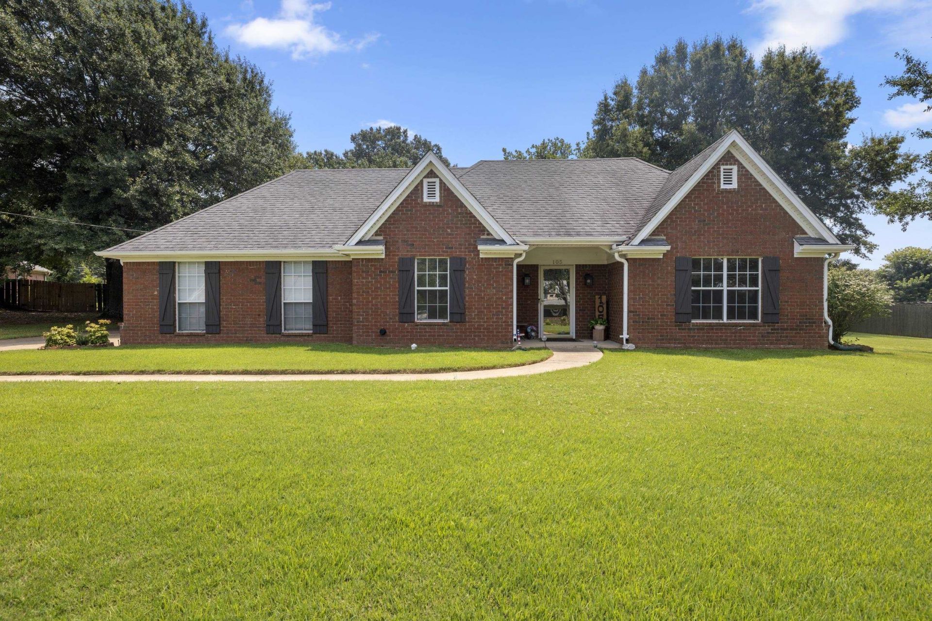 105 COUNTRYWOOD LN LN S Oakland, TN 38060