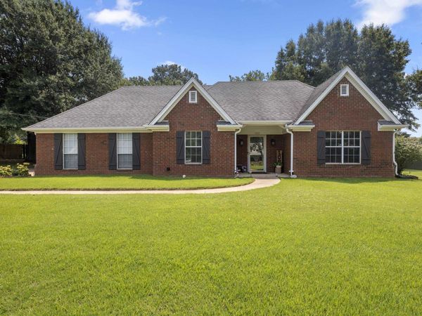 105 COUNTRYWOOD LN LN S, Oakland, TN 38060