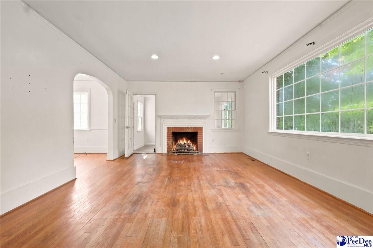 114 Brockington St Photo 6
