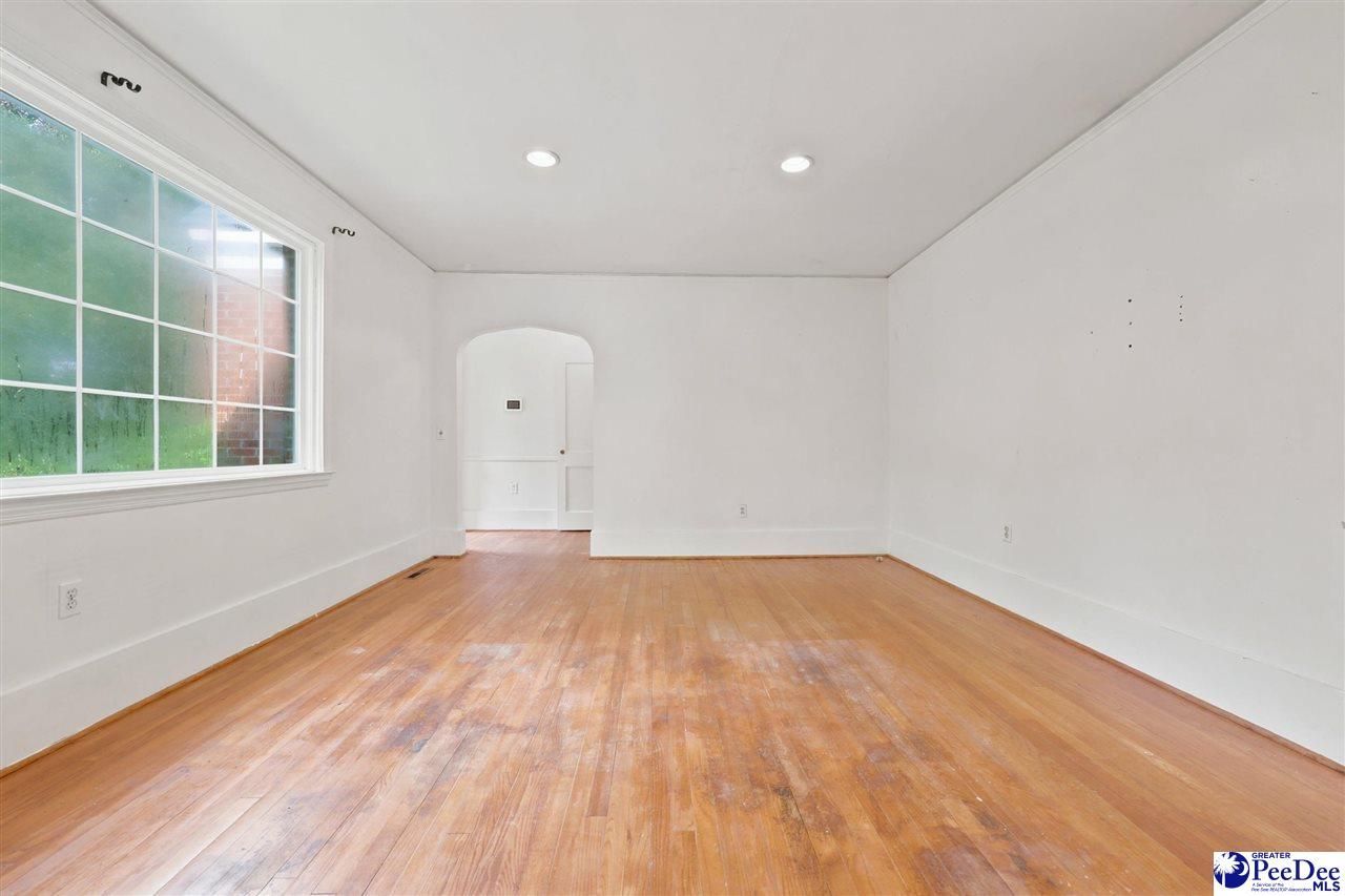 114 Brockington St Photo 7