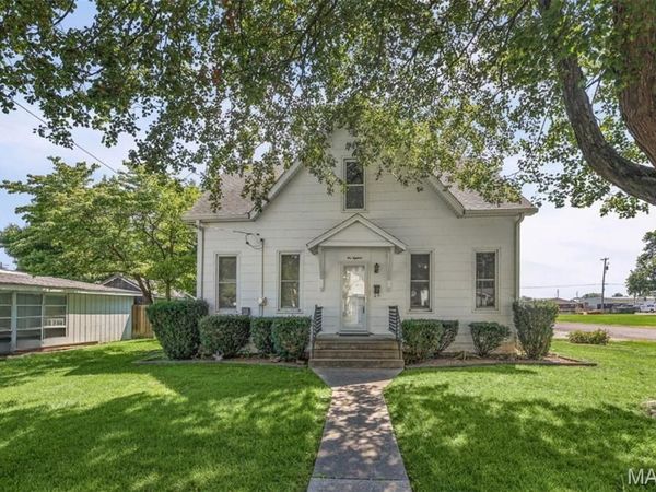 118 S Cedar Street, Trenton, IL 62293