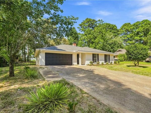 512 FENDLER Parkway , Pineville, LA 71360