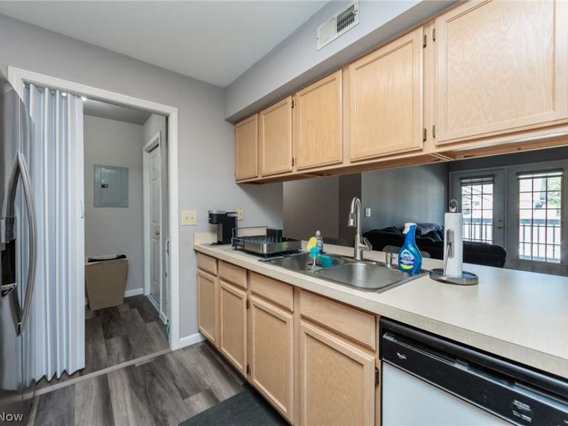 22558 Lenox Drive , Unit 424, Fairview Park, OH 44126 Photo 5