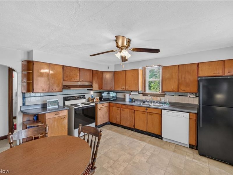2984 Massillon Road, Akron, OH 44312 Photo 2