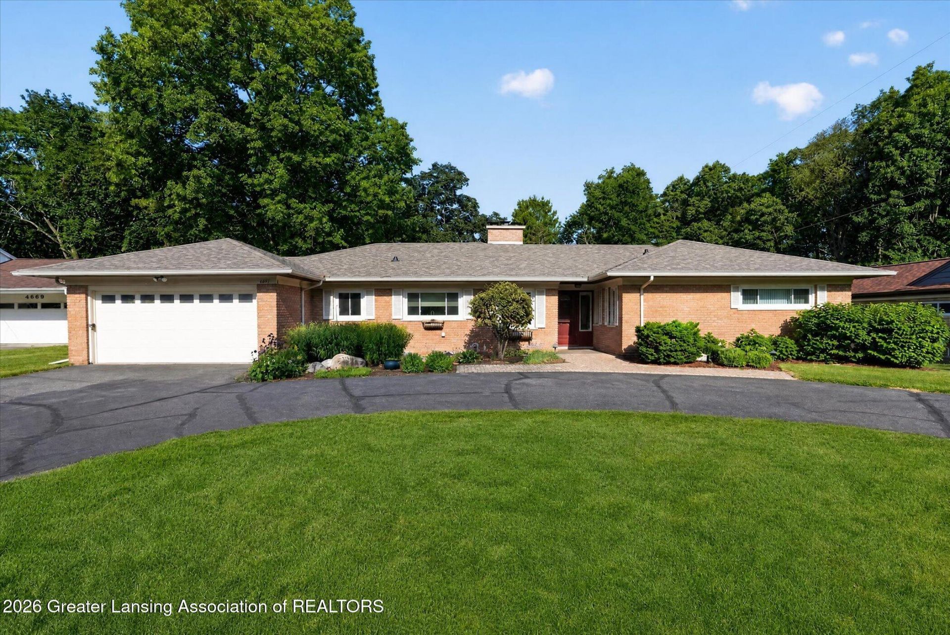 4677 Chippewa Drive, Okemos, MI 48864 Main Photo