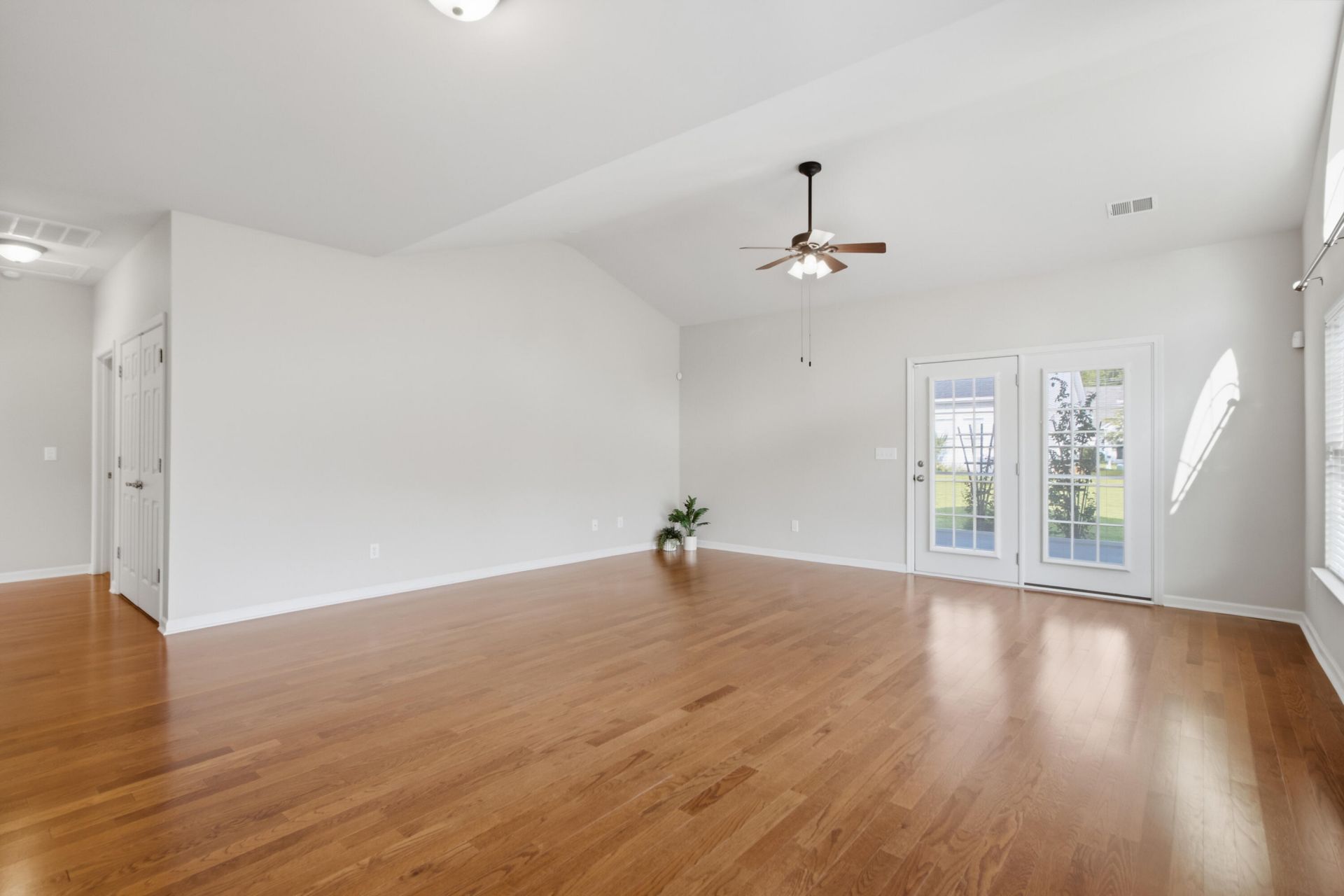 2649 Woodfield Court Photo 14