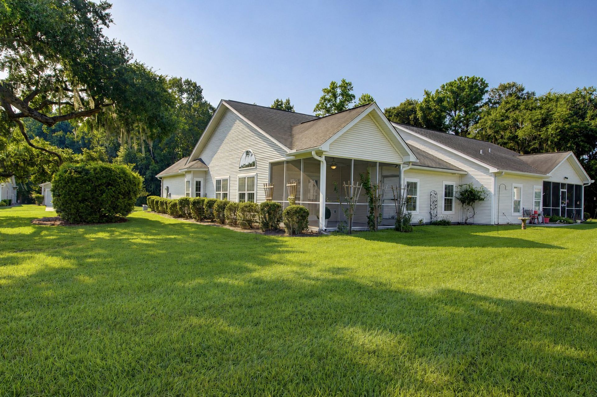 2649 Woodfield Court Photo 37