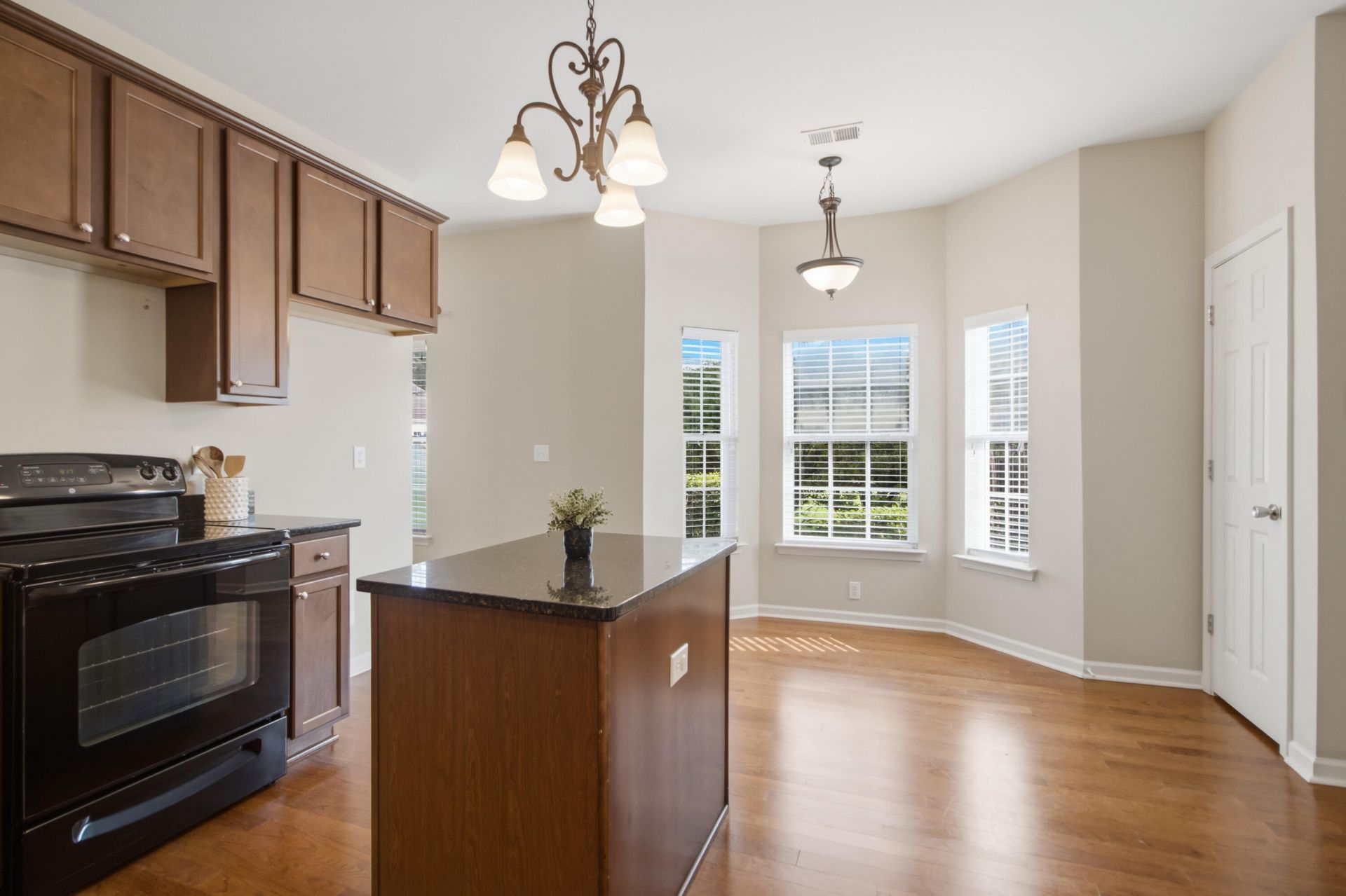 2649 Woodfield Court Photo 9