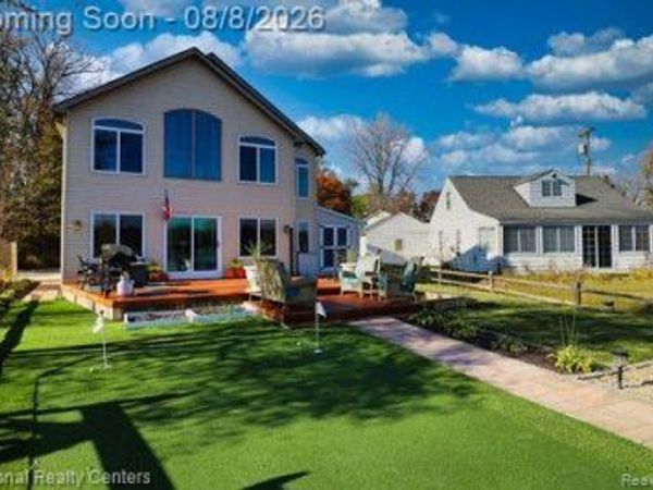8819 Lagoon, Hamburg Township, Mi 48116