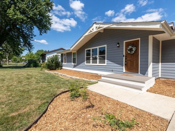 176 Ridgeway DRIVE, Dousman, WI 53118