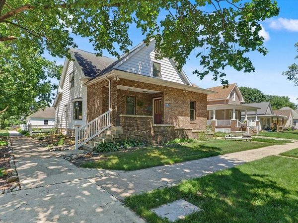 12 S Walnut Street , Villa Grove, IL 61956