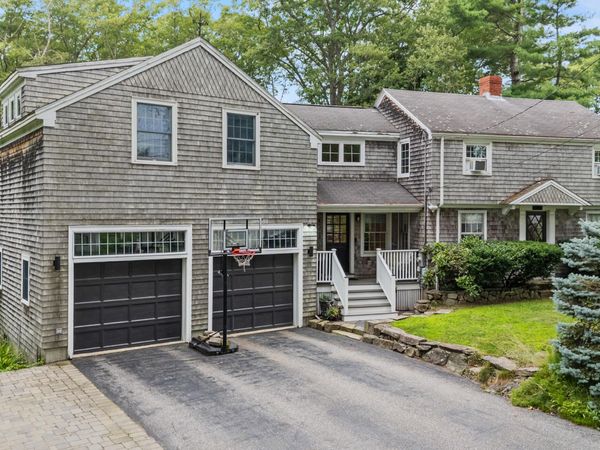 23 Ivie Road, Cape Elizabeth, ME 04107