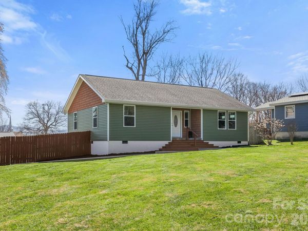 1844 Willow Road, Hendersonville, NC 28739