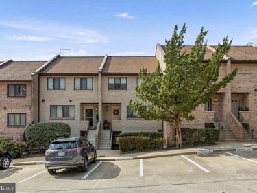 3875 B STEPPES COURT , Unit 3875B, FALLS CHURCH, VA 22041