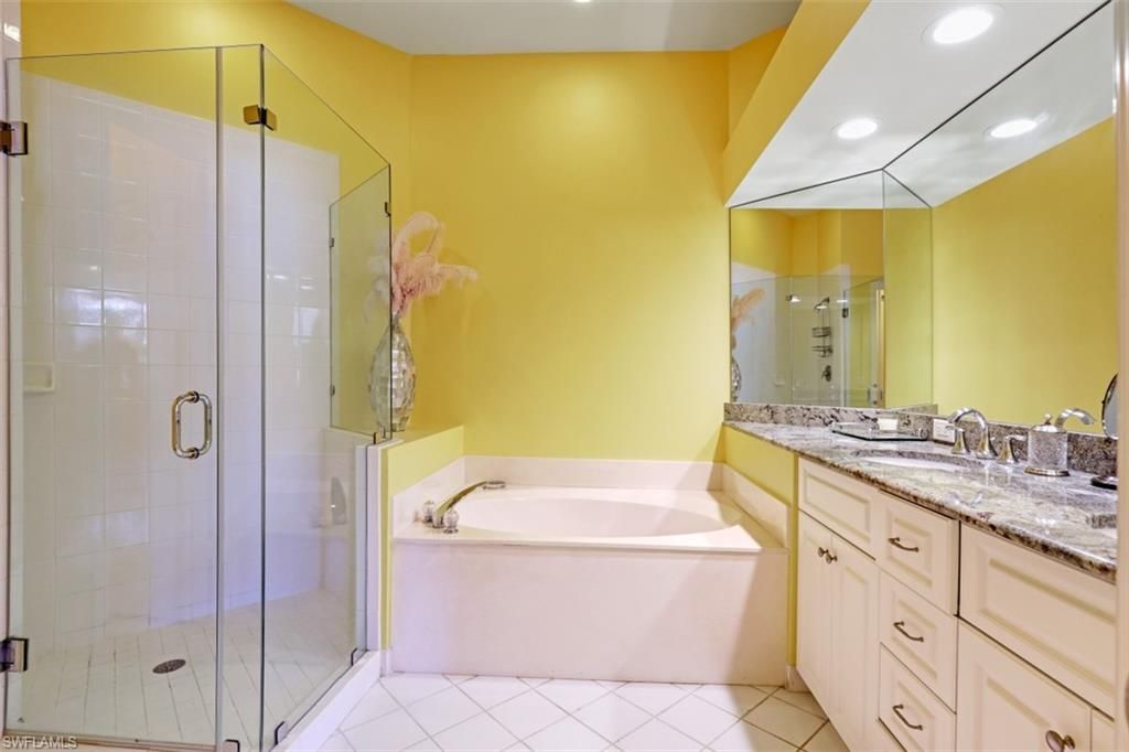 600 L Ambiance Cir, Unit 6, Naples, FL 34108 Photo