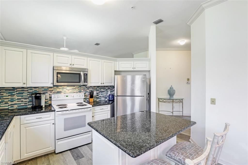 600 L Ambiance Cir, Unit 6, Naples, FL 34108 Photo