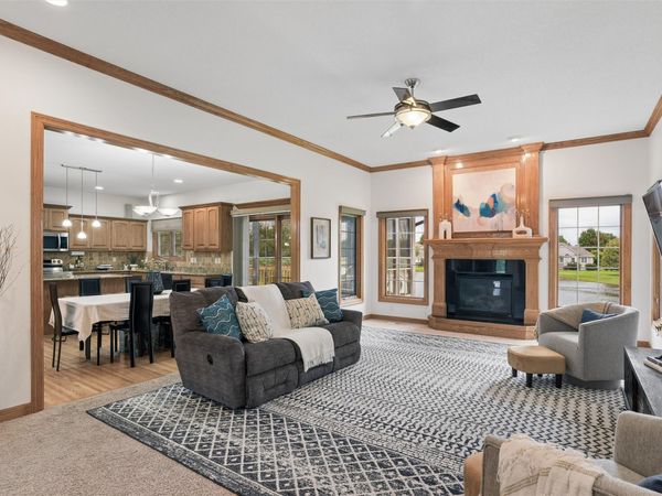 14201 Briarwood Lane, Urbandale, IA 50323