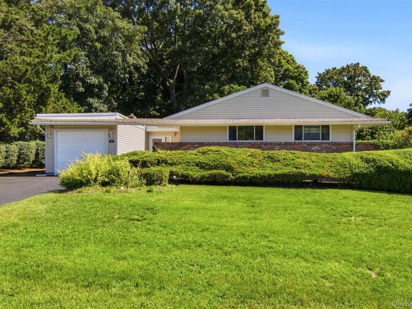 9 Bowman Lane, Kings Park, NY 11754