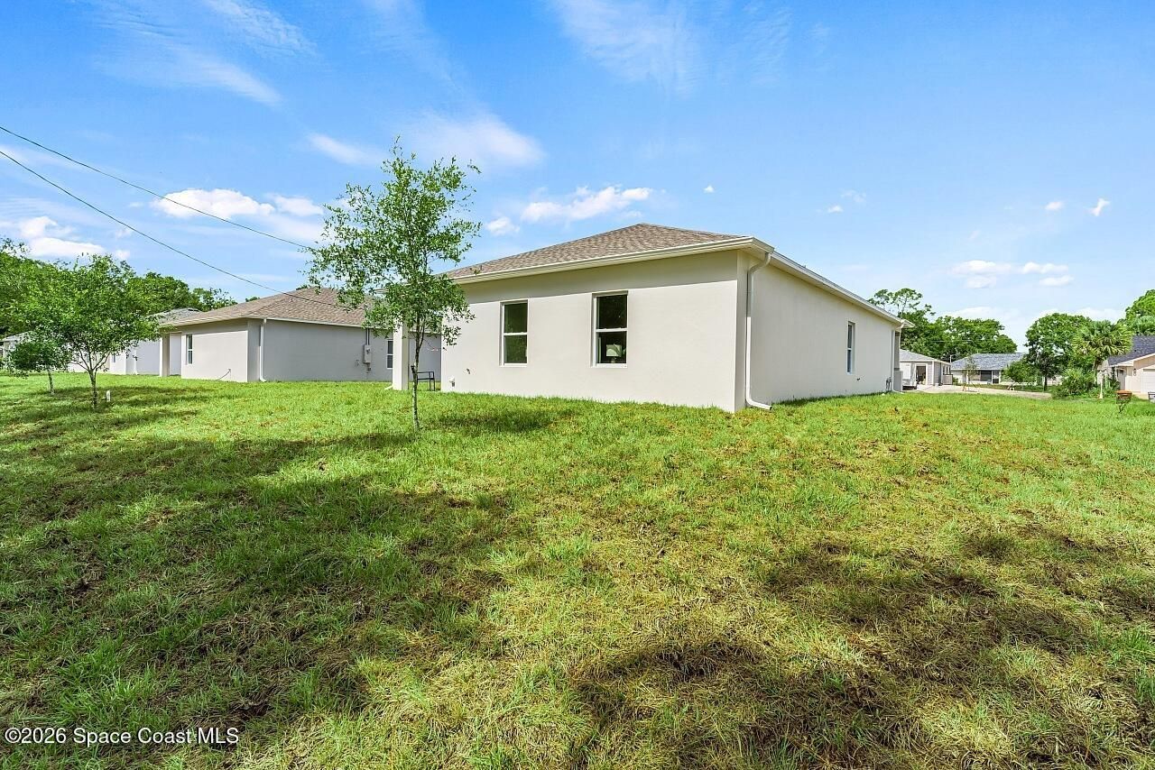 8236 104th Court , Vero Beach, FL 32967 Photo