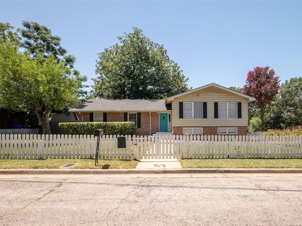 2325 Lake Ridge Circle, Waco, TX 76710