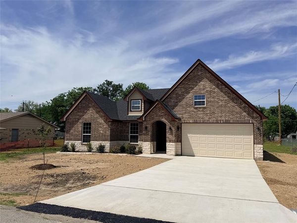 302 E Travis Street, Leonard, TX 75452