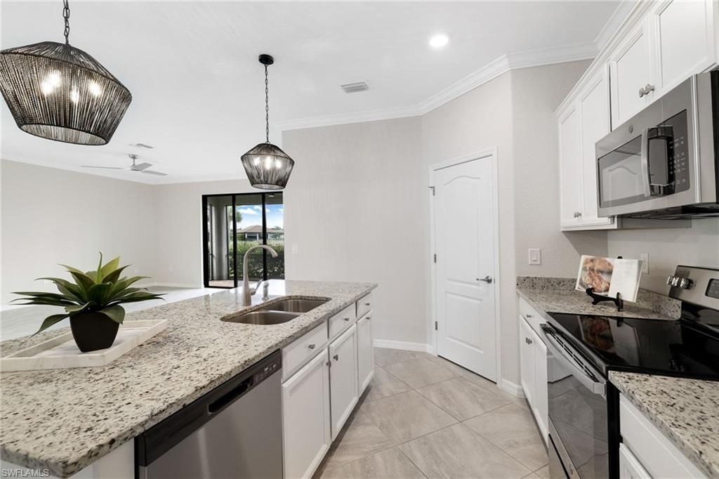 19752 The Place Blvd, Estero, FL 33928 Photo