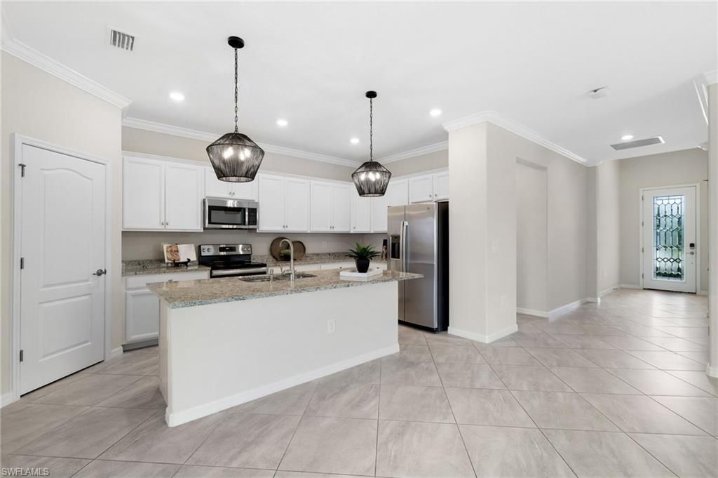 19752 The Place Blvd, Estero, FL 33928 Photo