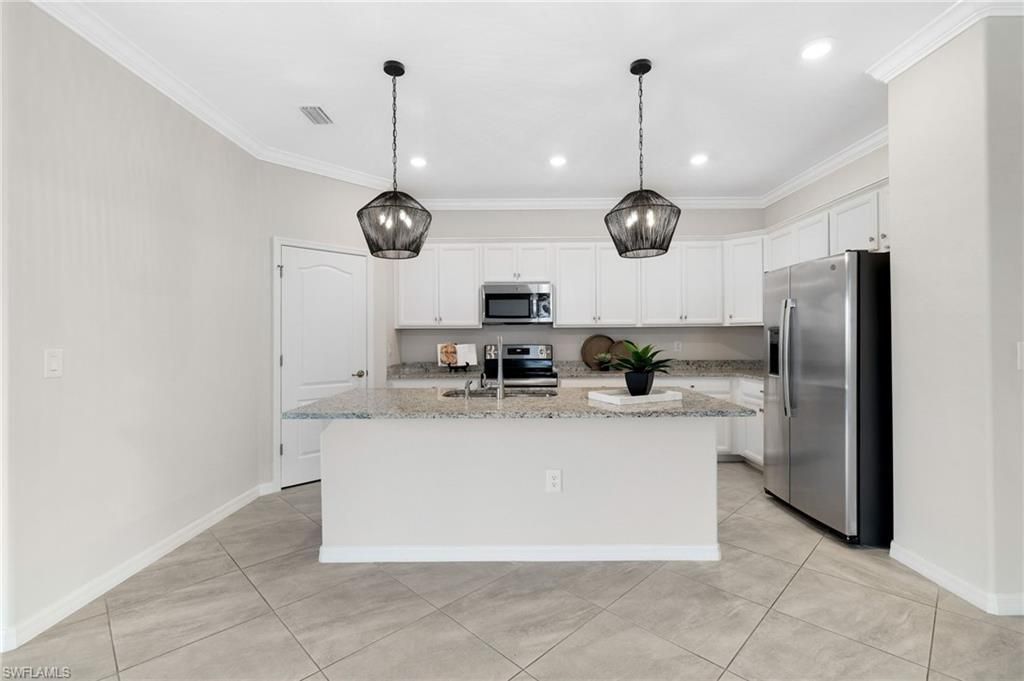 19752 The Place Blvd, Estero, FL 33928 Photo