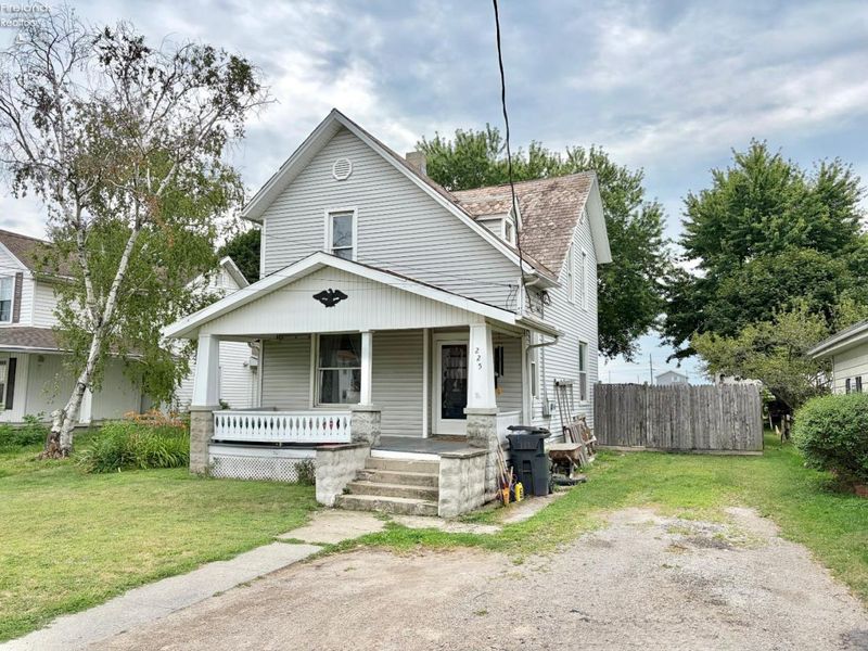 225 Broad Street, Bellevue, OH 44811 Photo 3