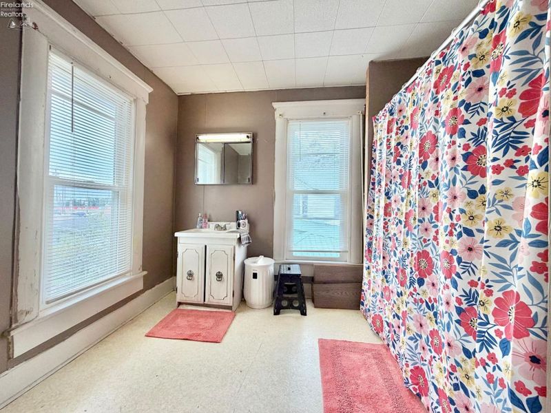 225 Broad Street, Bellevue, OH 44811 Photo 33