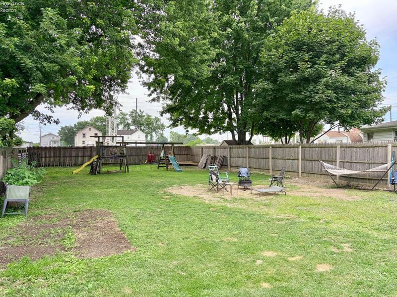 225 Broad Street, Bellevue, OH 44811 Photo 4