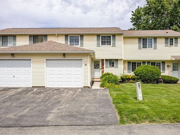 31 Arbor Court , Fairport, NY 14450