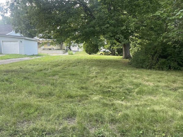 1614 E Market St, Warsaw, IN 46580