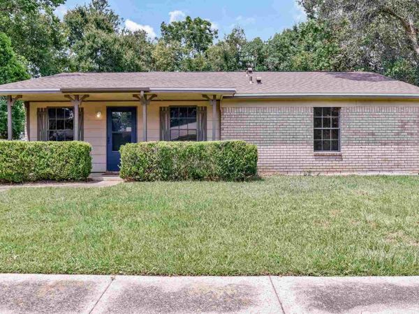 7952 Dartmoor Cir, Pensacola, FL 32514