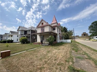 438 N Wooster Avenue , Strasburg, OH 44680